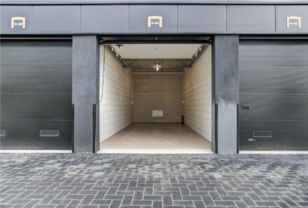 voorbeeld van garagebox in gelegen op een bedrijventerrein